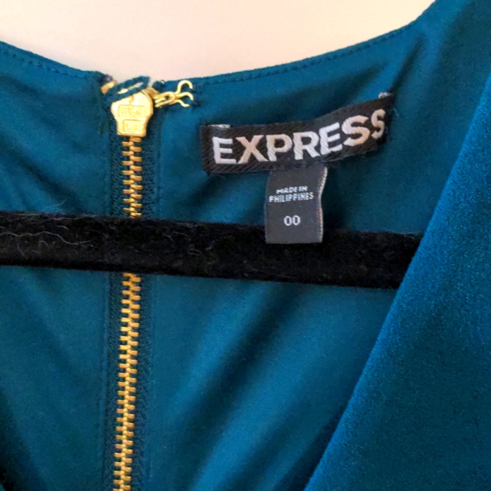 Express fitted dress - Picture 4 of 7